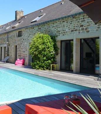 Superbe longère en pierre avec extension et piscine à Vannes