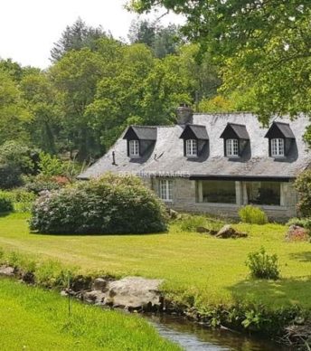 Ensemble en pierre avec un moulin et dépendances à Riec-sur-Belon