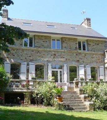 Propriété familiale avec dépendances et piscine à Pont-Aven