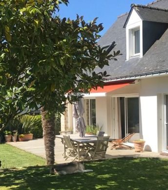 Maison contemporaine avec piscine à la Trinité-sur-Mer