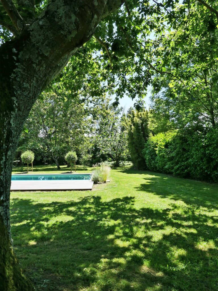 Maison familiale piscine rénovation Auray Morbihan charme pierre