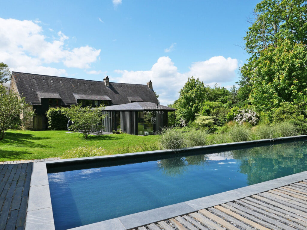 Propriété charme pierre piscine dépendance Vannes campagne Morbihan