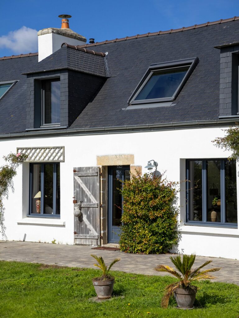 Longère Prestige Charme Pierre Rénovée Vue Mer Baie Audierne Finistère Demeures Marines