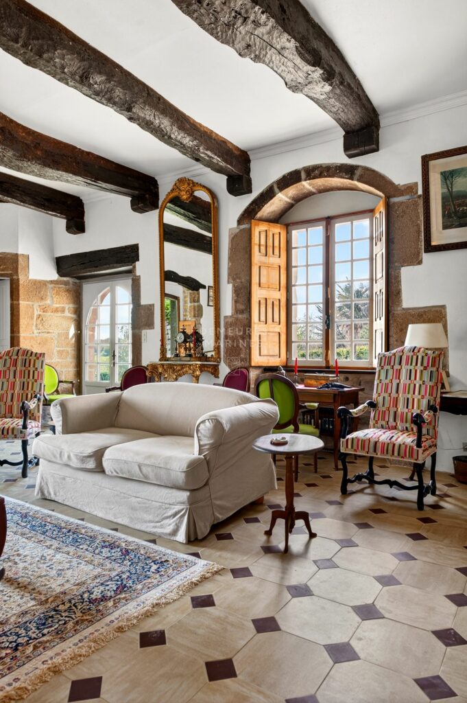 Manoir XVème siècle Vue mer Plougrescant Pierre Trégor Charme Demeures Marines Propriété