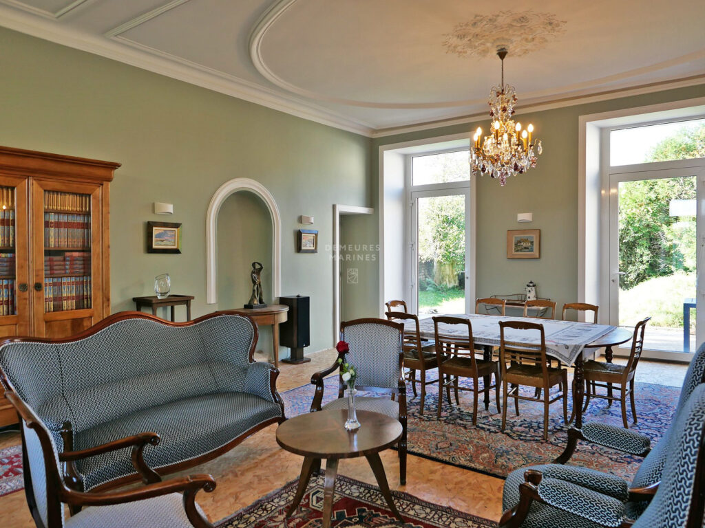 Ensemble Immobilier Propriété Charme Dépendance Île de Groix Demeures Marines Morbihan Bretagne