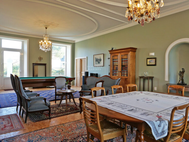 Ensemble Immobilier Propriété Charme Dépendance Île de Groix Demeures Marines Morbihan Bretagne