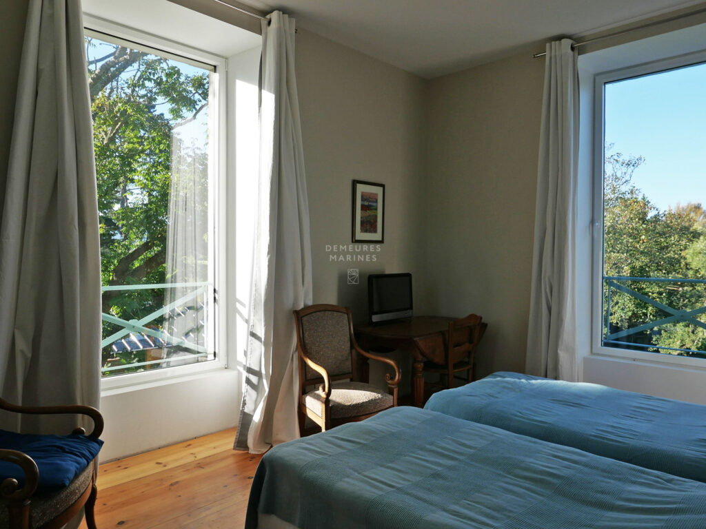 Ensemble Immobilier Propriété Charme Dépendance Île de Groix Demeures Marines Morbihan Bretagne