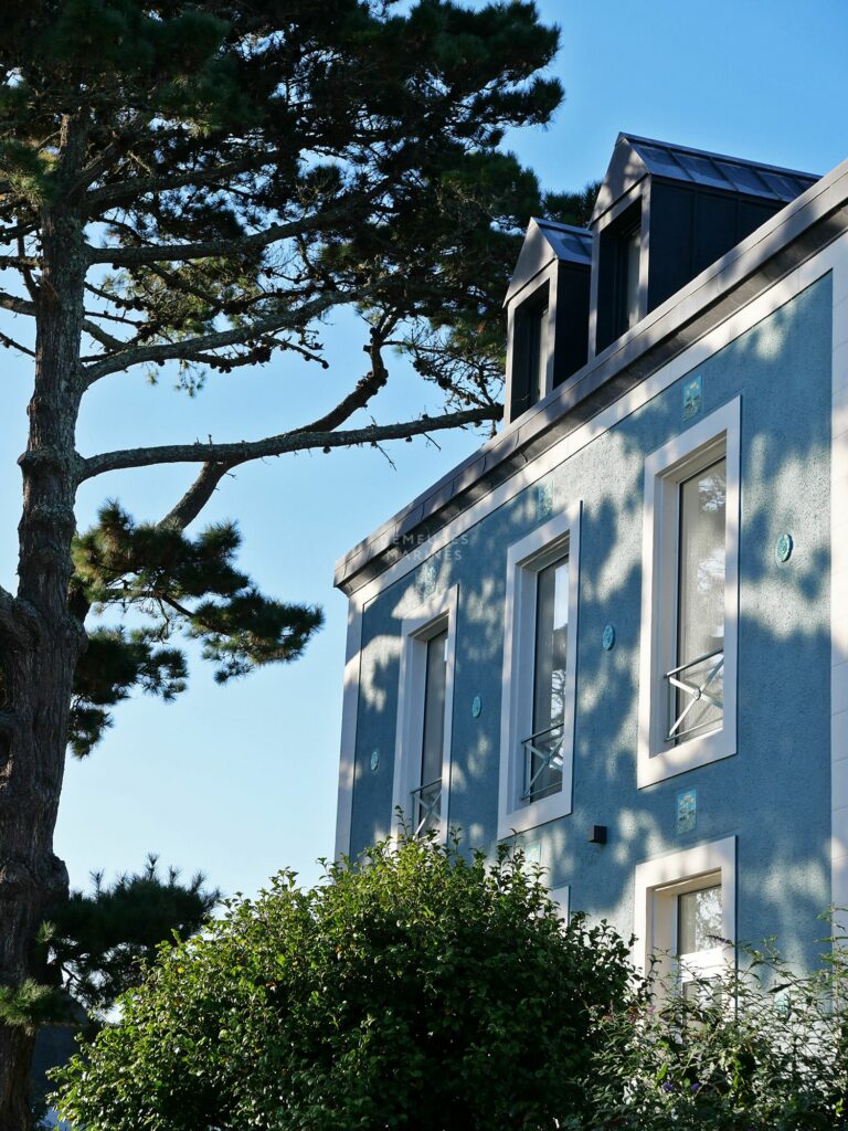 Ensemble Immobilier Propriété Charme Dépendance Île de Groix Demeures Marines Morbihan Bretagne