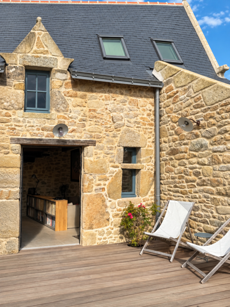 Demeure Charme Rénovation Exception Kervalet Batz-Sur-Mer Bretagne Loire-Atlantique Pierre Contemporaine Demeures Marines Village Poutre Extérieur