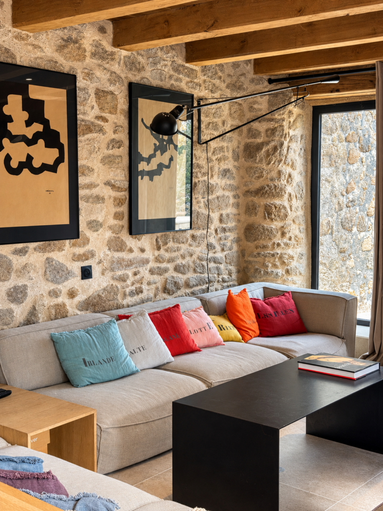 Demeure Charme Rénovation Exception Kervalet Batz-Sur-Mer Bretagne Loire-Atlantique Pierre Contemporaine Village Poutre Salon Décoration