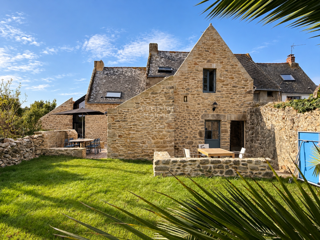 Demeure Charme Rénovation Exception Kervalet Batz-Sur-Mer Bretagne Loire-Atlantique Pierre Contemporaine Demeures Marines Village Poutre Jardin