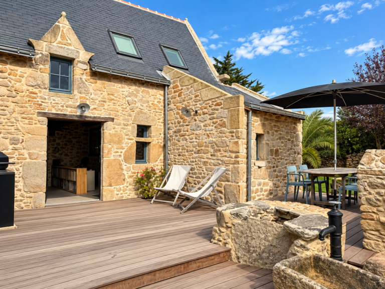 Demeure Charme Rénovation Exception Kervalet Batz-Sur-Mer Bretagne Loire-Atlantique Pierre Contemporaine Demeures Marines Village Poutre