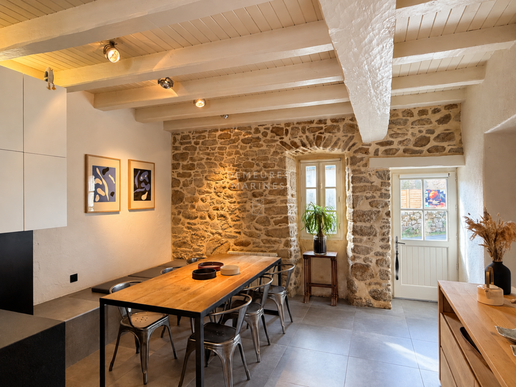 Demeure Charme Rénovation Exception Kervalet Batz-Sur-Mer Bretagne Loire-Atlantique Pierre Contemporaine Demeures Marines Village Poutre Salle à manger