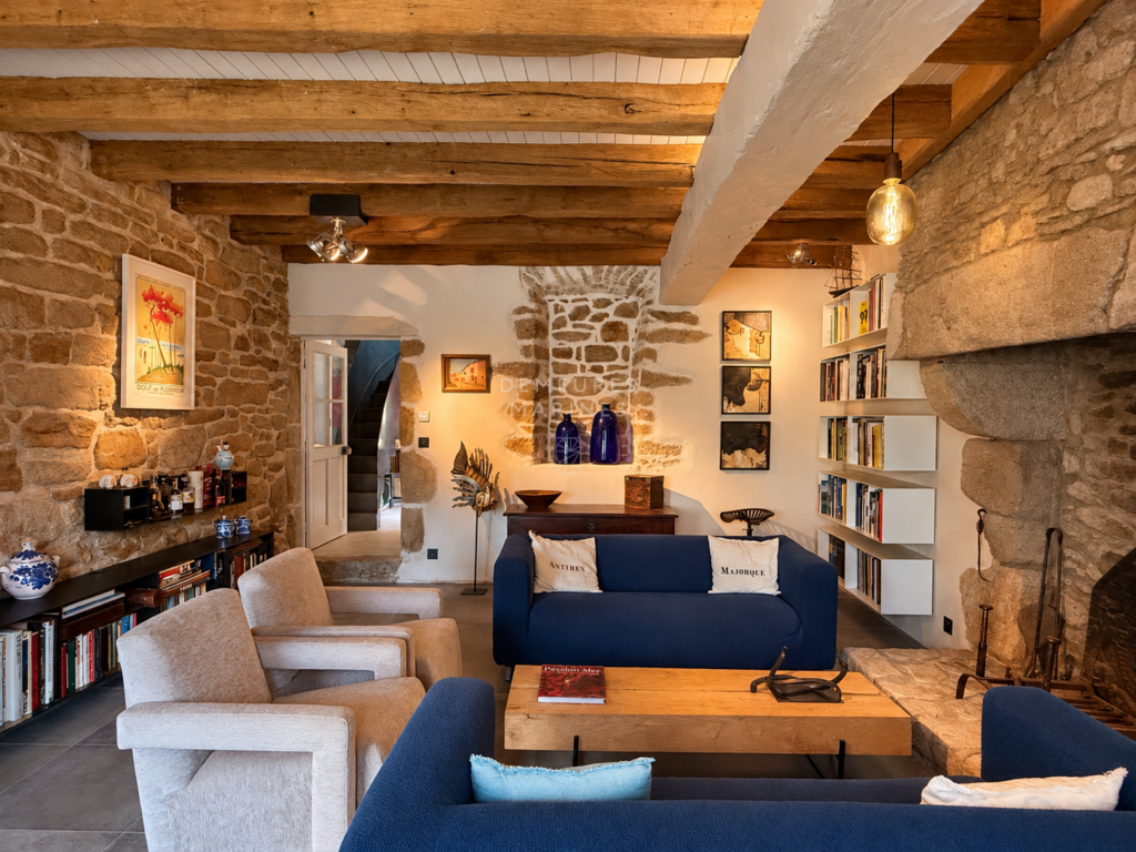 Demeure Charme Rénovation Exception Kervalet Batz-Sur-Mer Bretagne Loire-Atlantique Pierre Contemporaine Village Poutre Salon Moderne Tendance