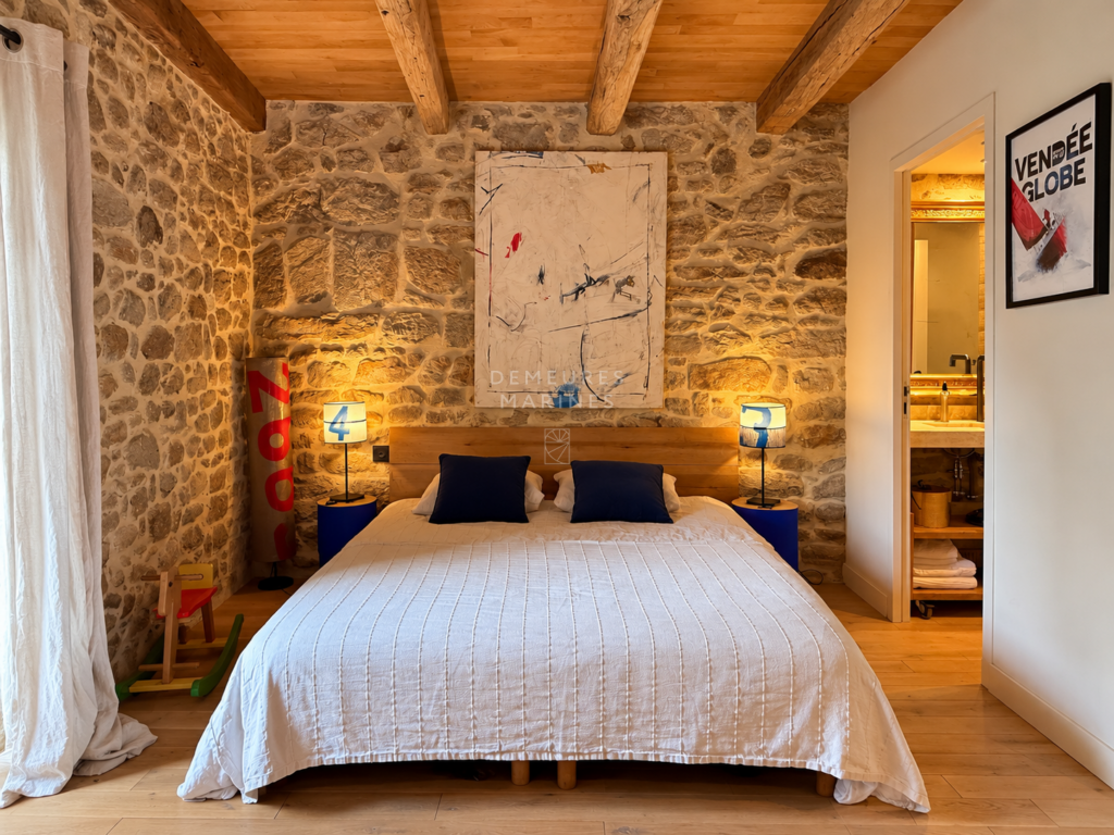 Demeure Charme Rénovation Exception Kervalet Batz-Sur-Mer Bretagne Loire-Atlantique Pierre Contemporaine Demeures Marines Village Poutre Chambre Décoration